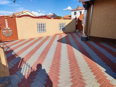 3 Bedroom House For Sale in Mabopane