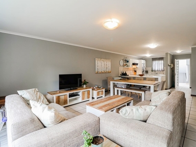 3 Bedroom Apartment For Sale in Upper Robberg