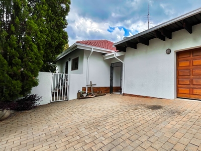 3 Bedroom Freehold For Sale in Halfway Gardens