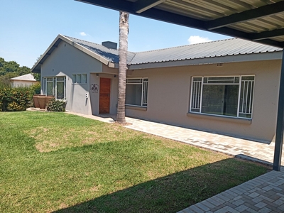 3 Bedroom House To Let in Middelburg South