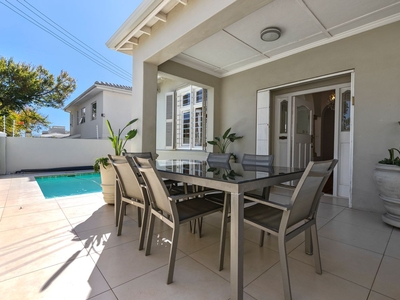 3 Bedroom House To Let in Sea Point