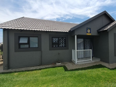 3 Bedroom Sectional Title For Sale in Heidedal