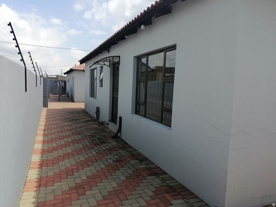 6 Bedroom House For Sale in Embalenhle
