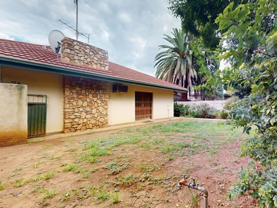 6 Bedroom House For Sale in Potchefstroom Central