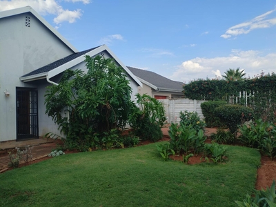 House For Sale in Roodekop