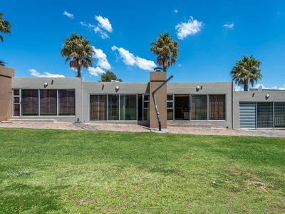 NEAT AND WELL PRICED TOWNHOUSE ON THE BANKS OF THE VAAL DAM