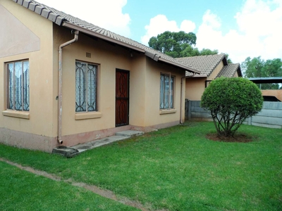 Townhouse For Sale in Ormonde