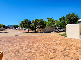 Perfect lock-up-and-go up for grabs! TENANTED: R21 000PM // ON SHOW 26 FEB: 17:00pm - 17:45pm