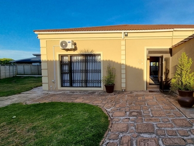 2 Bedroom Freehold To Let in Jeffreys Bay Central