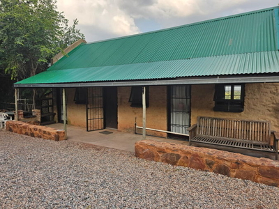 Adorable cottage R3600, to rent on secure smallholding Broederstroom