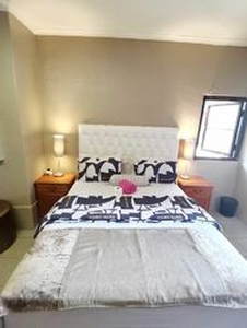 Fresh clean rooms , beds and rooms come and enjoy - Cape Town