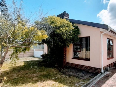 4 Bedroom house to rent in Retreat, Cape Town