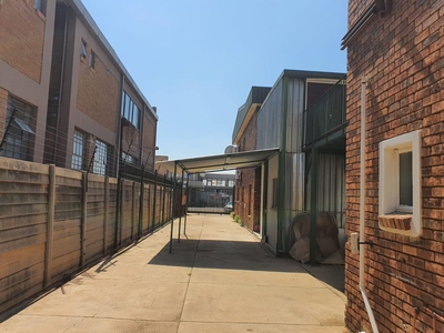 1,300m² Warehouse For Sale in Silvertondale