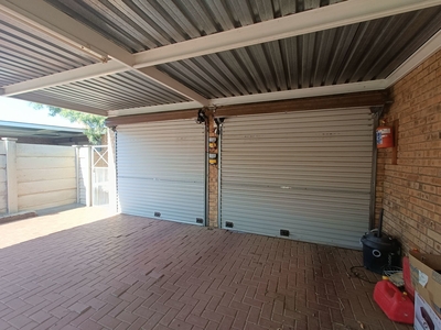 2 bedroom townhouse to rent in Langenhovenpark