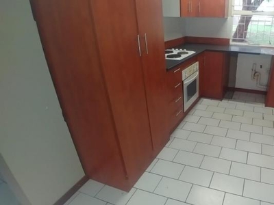 Well kept And spacious 3 Bedroom apartment in a Security Complex