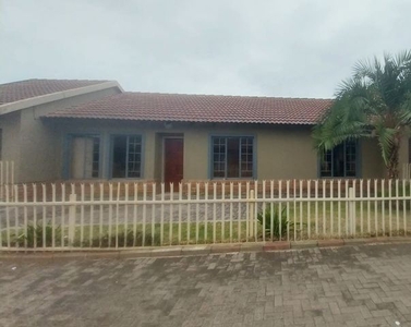 3 Bedroom Sectional Title For Sale in Oos Einde