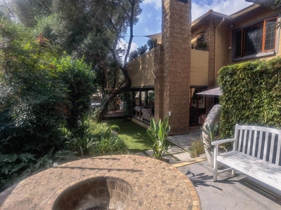 3 Bedroom Townhouse for Sale in Olivedale