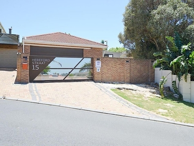4 Bedroom House For Sale in Protea Heights