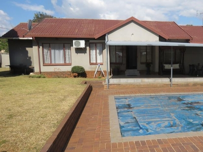 5 Bedroom house for sale in Crystal Park, Benoni