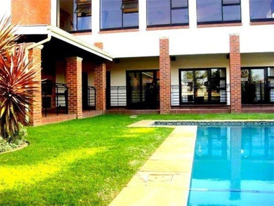 2 bedroom apartment to rent in Greenstone Hill