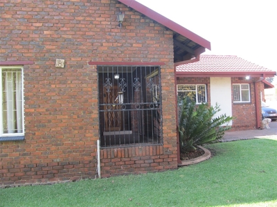 4 Bedroom House For Sale in Witbank Central