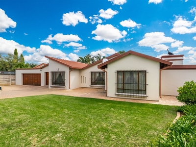 5 Bedroom House For Sale in Garsfontein