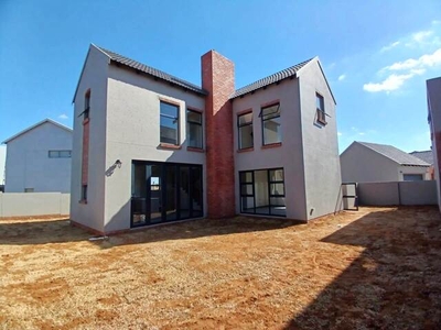 Townhouse For Rent In Woodland Hills Bergendal, Bloemfontein