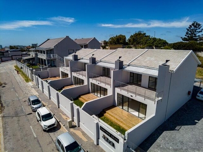 Townhouse For Sale In Humerail, Port Elizabeth