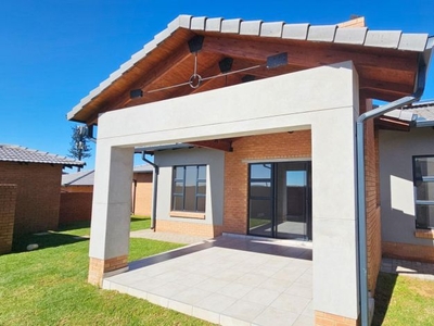 3 Bedroom townhouse - sectional for sale in Six Fountains Residential Estate, Pretoria
