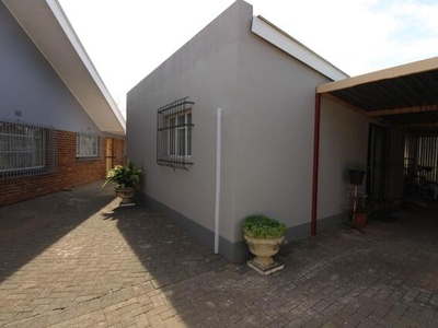 Apartment For Rent In Hospitaalpark, Bloemfontein