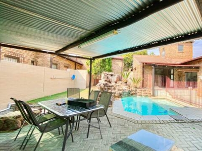 Apartment For Sale In Bryanston, Sandton