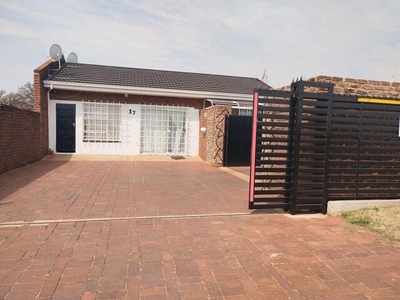 House For Sale In Carletonville Central, Carletonville