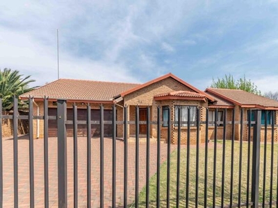 House For Sale In Clubville, Middelburg