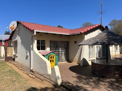 House For Sale In Fleurhof, Roodepoort