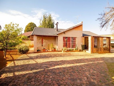 House For Sale In Florida, Roodepoort