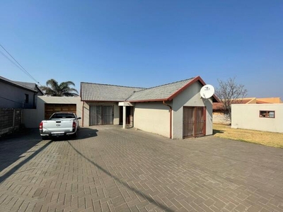 House For Sale In Ridgeway, Johannesburg