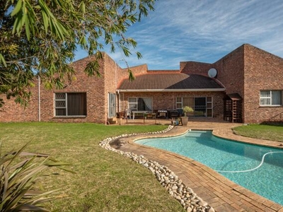 House For Sale In Theescombe, Port Elizabeth