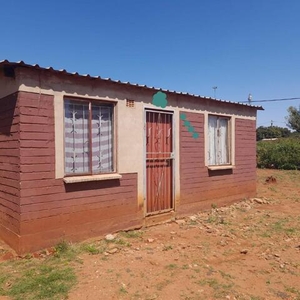 House For Sale In Zonkezizwe, Katlehong