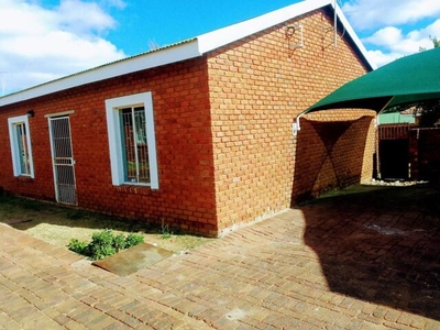 Townhouse For Rent In Bendor, Polokwane