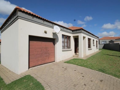 Townhouse For Rent In Jackaroo Park, Witbank