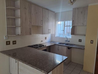 Townhouse For Rent In Linmeyer, Johannesburg