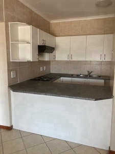Townhouse For Rent In Suideroord, Johannesburg