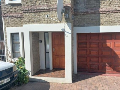 Townhouse For Sale In Abbotsford, East London