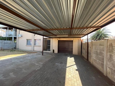 Townhouse For Sale In New Park, Kimberley