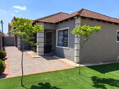 3 Bedroom House for sale in Baillie Park