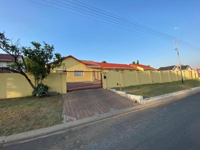 Apartment For Rent In Winchester Hills, Johannesburg
