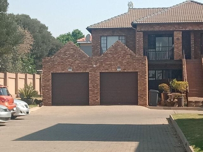 Apartment For Sale In Sonneveld, Brakpan