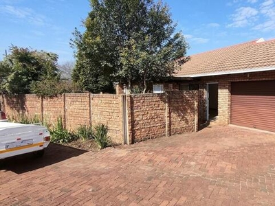 Townhouse For Sale In Elarduspark, Pretoria