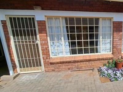 Townhouse For Sale In Fichardt Park, Bloemfontein