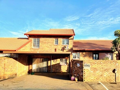 Townhouse For Sale In South Crest, Alberton